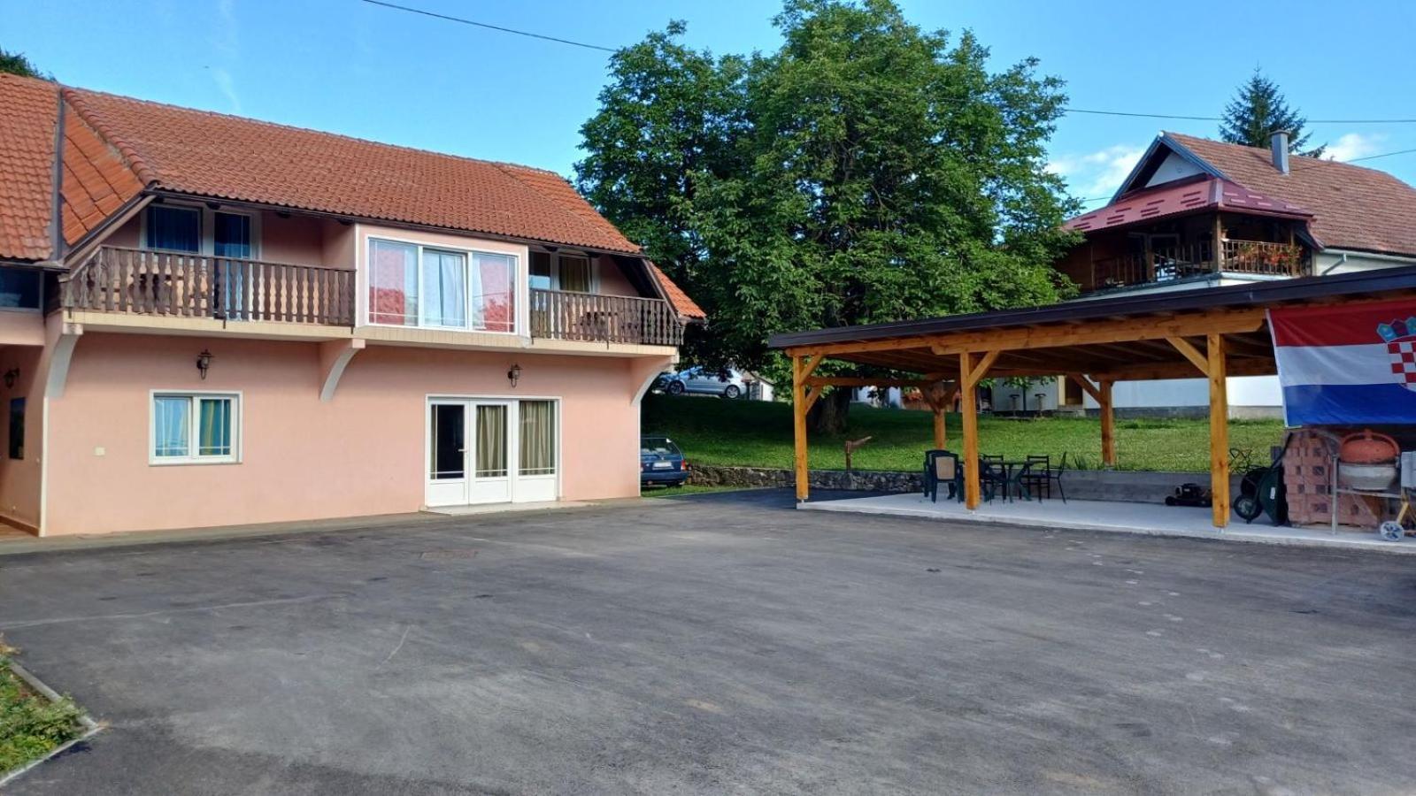 Apartman & Sobe Orhideja Smoljanac Buitenkant foto
