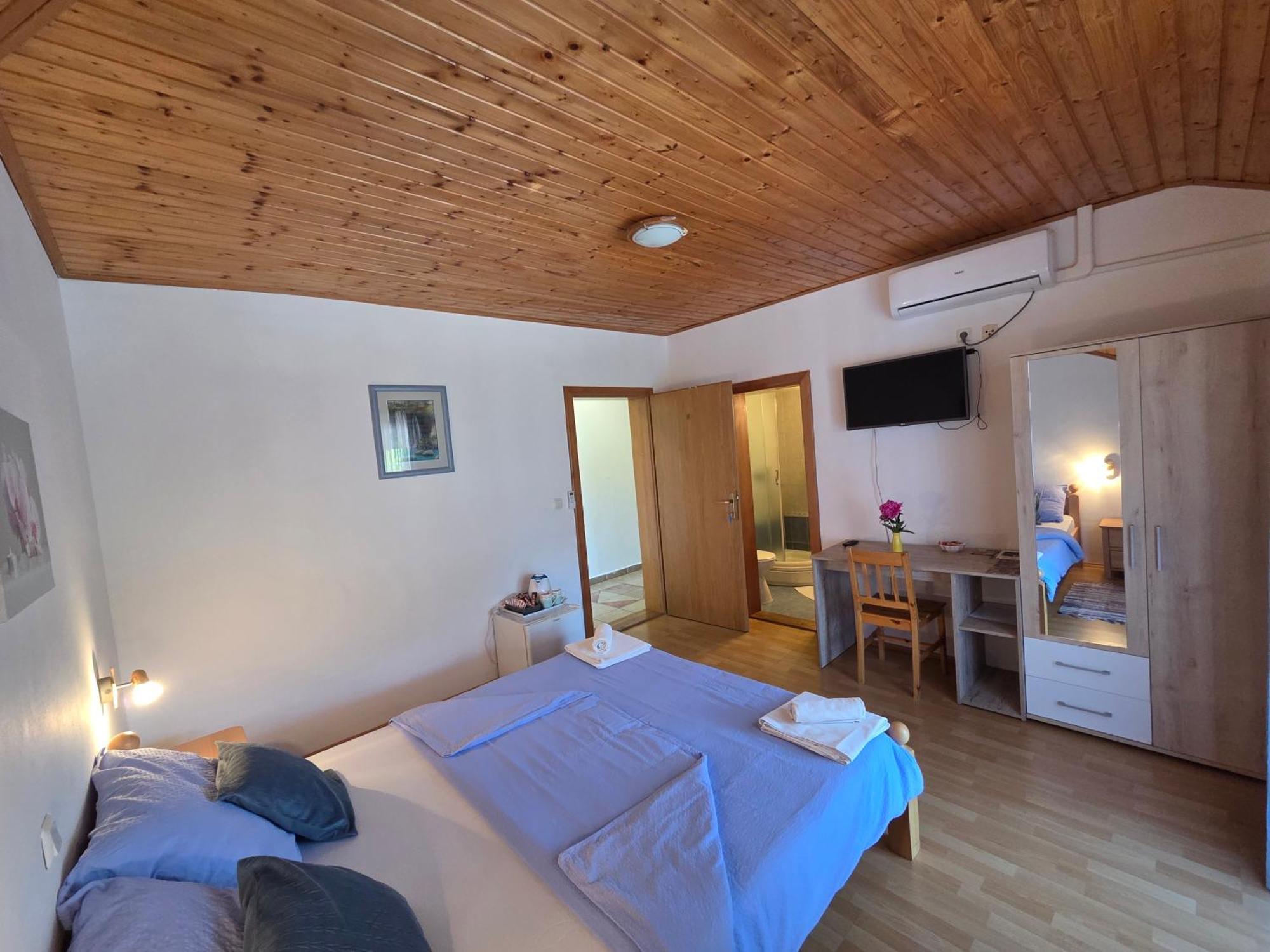 Apartman & Sobe Orhideja Smoljanac Buitenkant foto