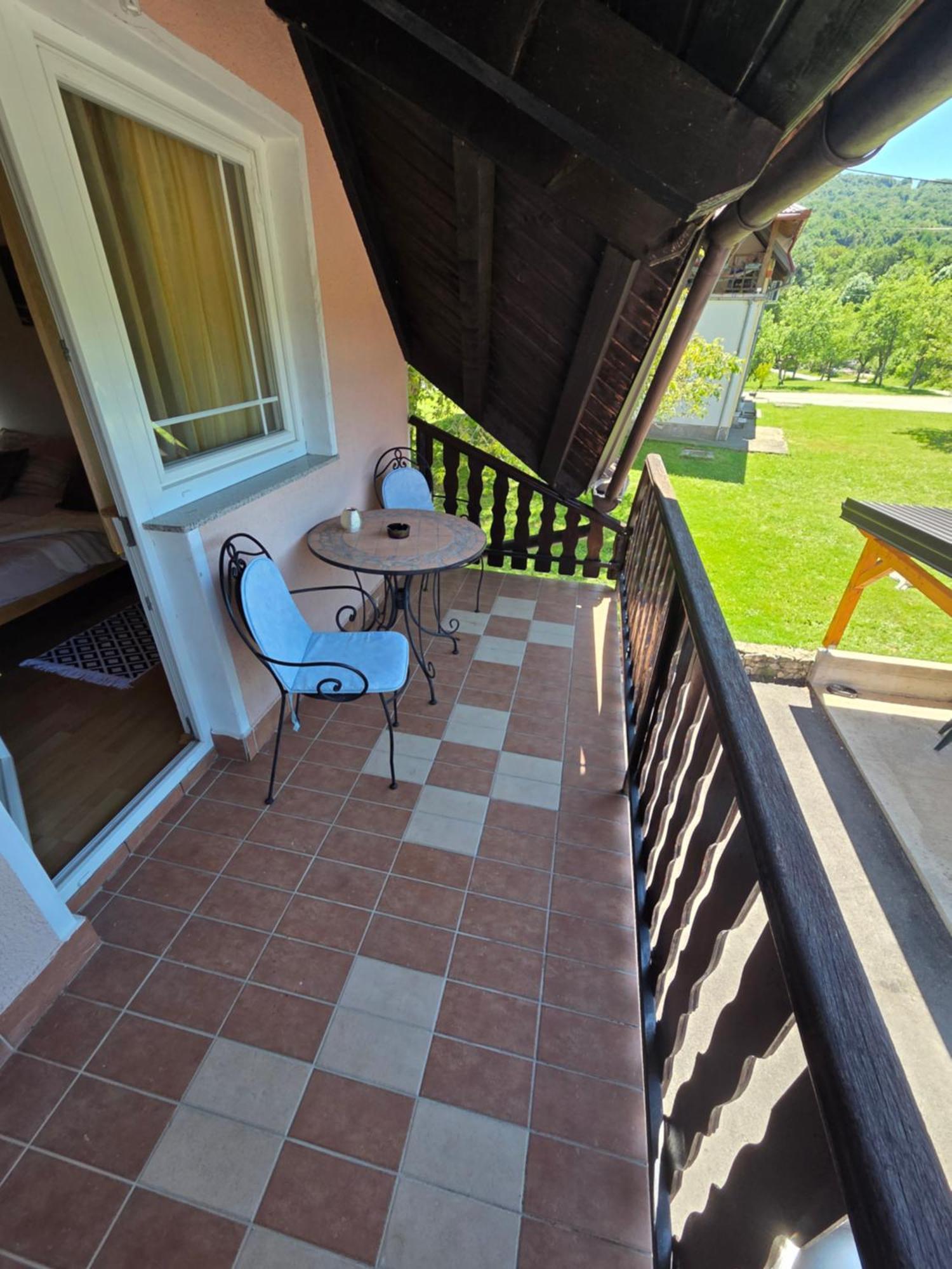 Apartman & Sobe Orhideja Smoljanac Buitenkant foto