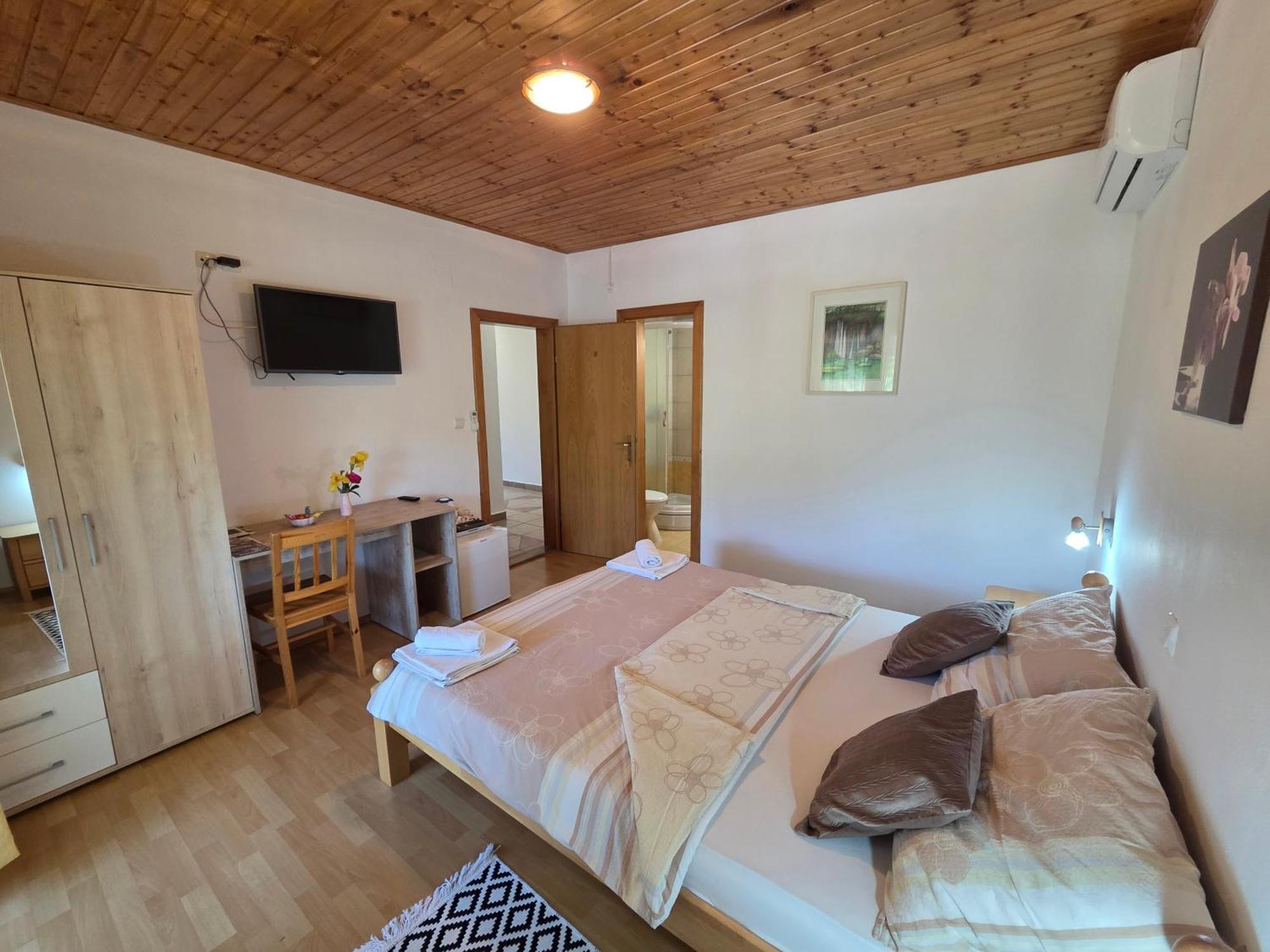 Apartman & Sobe Orhideja Smoljanac Buitenkant foto