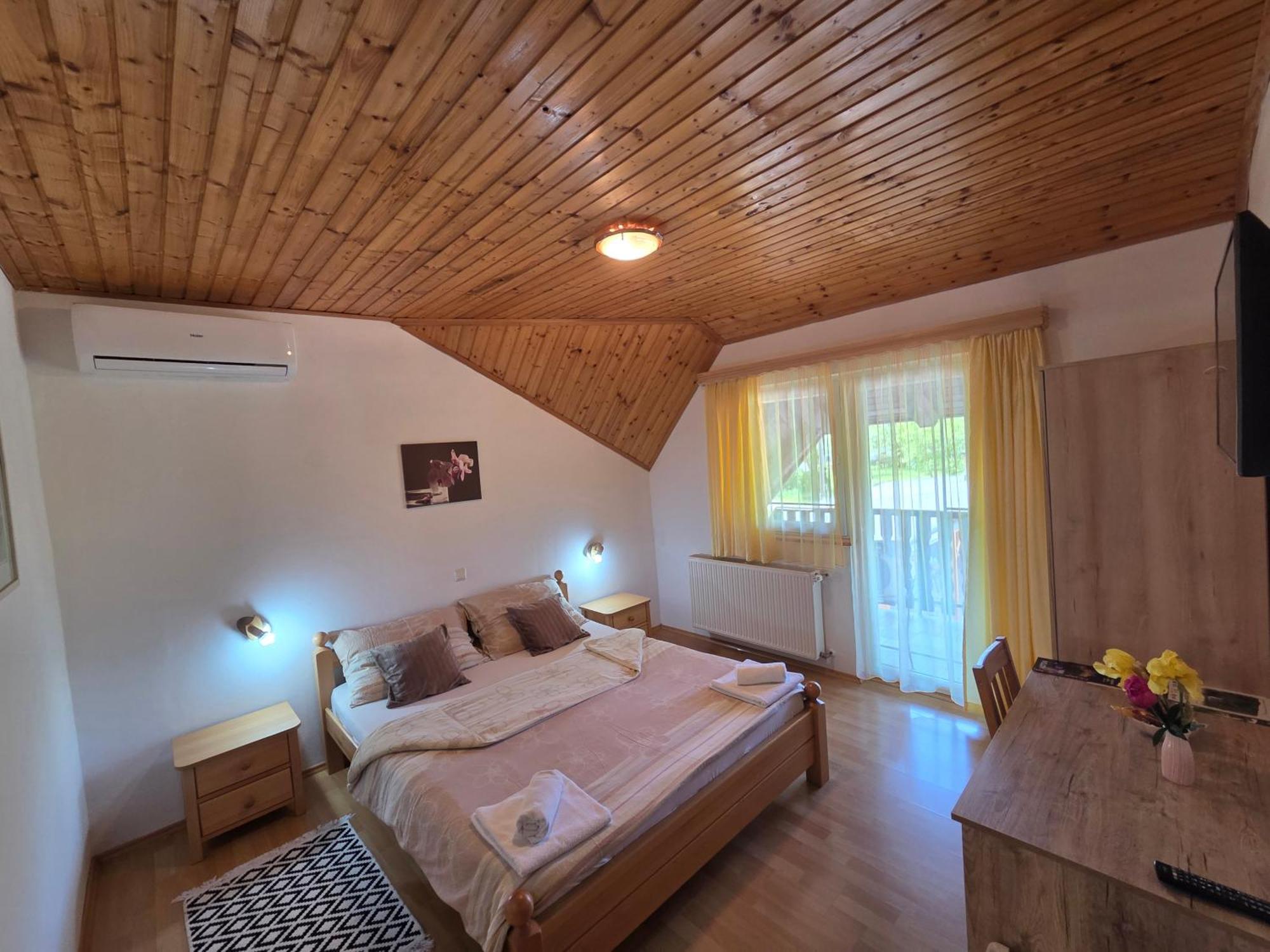 Apartman & Sobe Orhideja Smoljanac Buitenkant foto