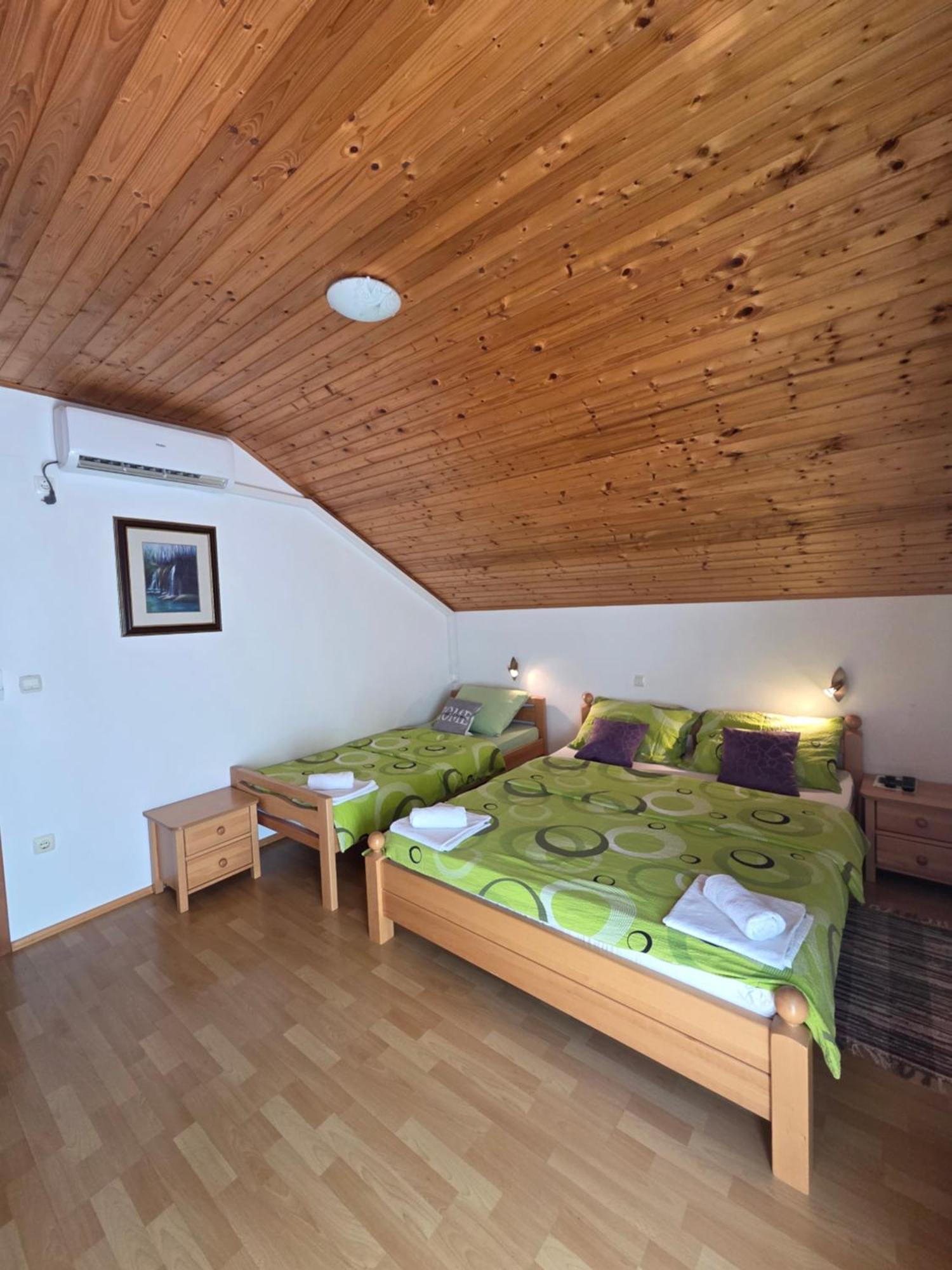 Apartman & Sobe Orhideja Smoljanac Buitenkant foto