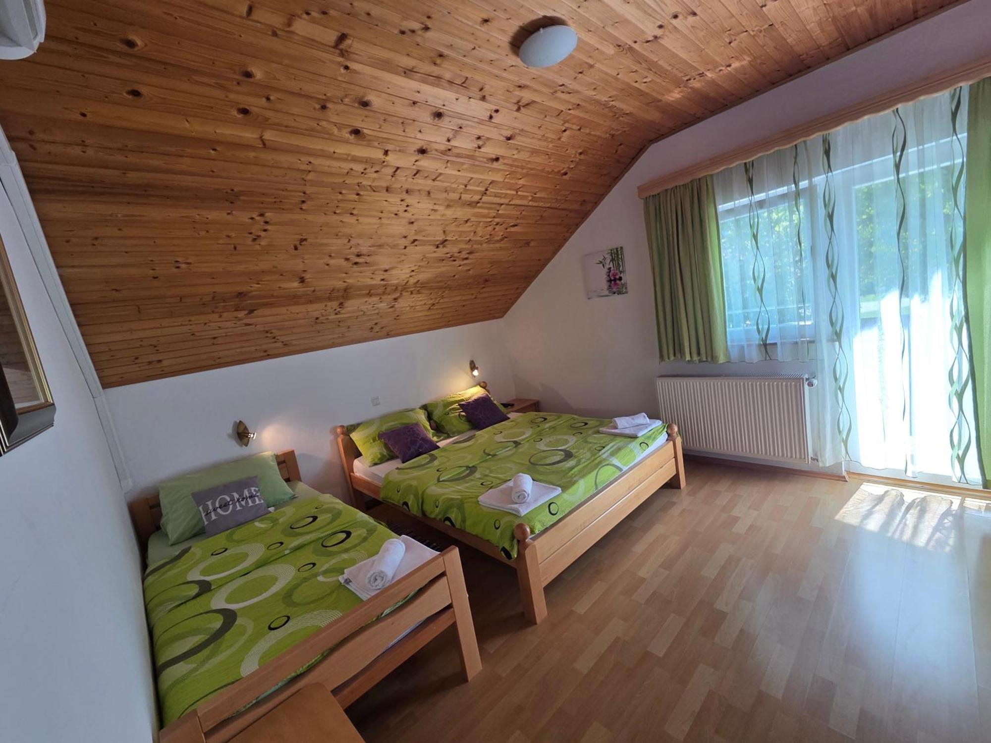 Apartman & Sobe Orhideja Smoljanac Buitenkant foto