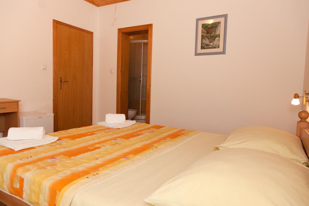 Apartman & Sobe Orhideja Smoljanac Buitenkant foto