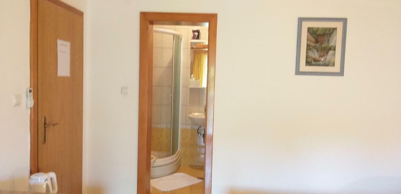 Apartman & Sobe Orhideja Smoljanac Buitenkant foto