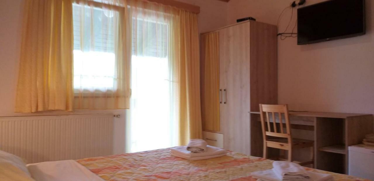 Apartman & Sobe Orhideja Smoljanac Buitenkant foto