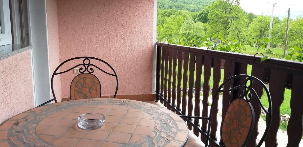 Apartman & Sobe Orhideja Smoljanac Buitenkant foto