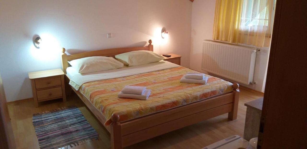 Apartman & Sobe Orhideja Smoljanac Buitenkant foto