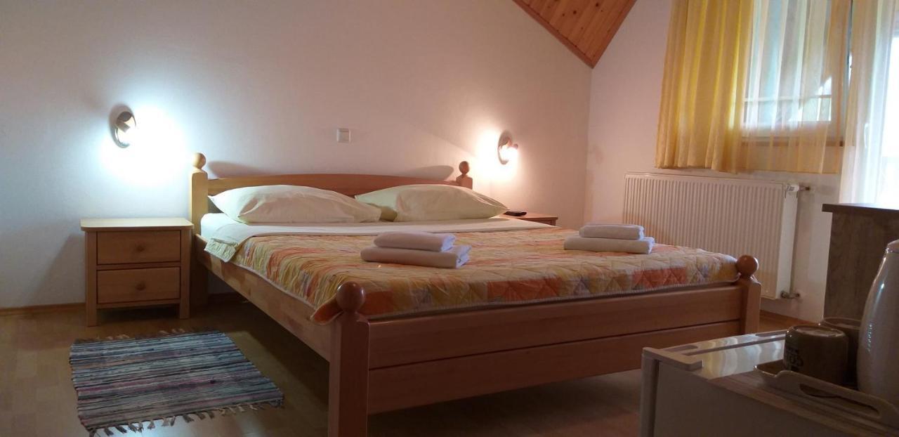 Apartman & Sobe Orhideja Smoljanac Buitenkant foto